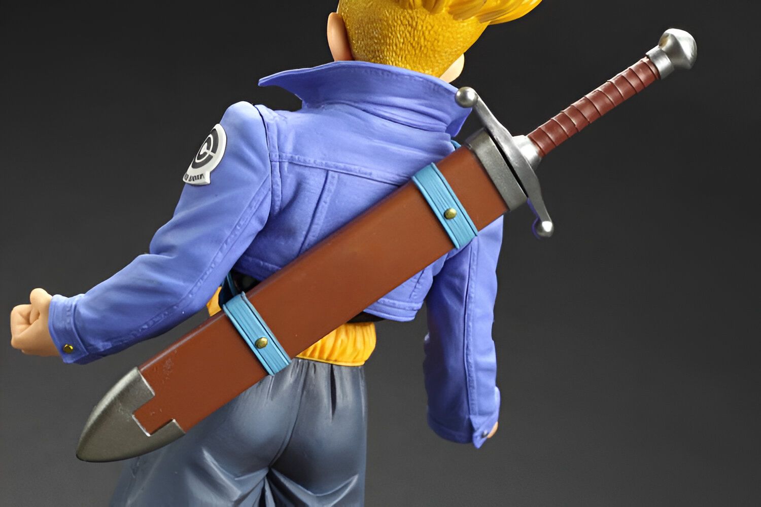 Figurine Trunks Super Saiyan DBZ version adulte – Image 6