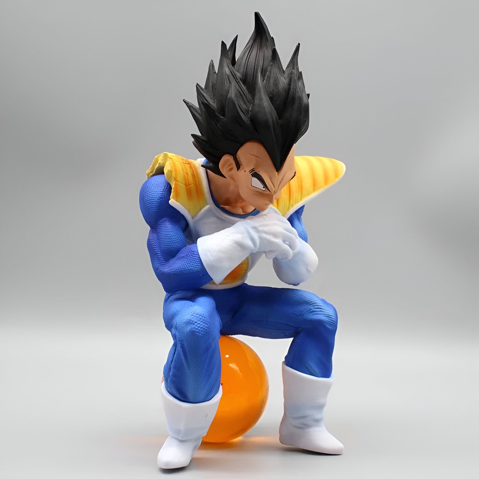 Vegeta assis, figurine Dragon Ball